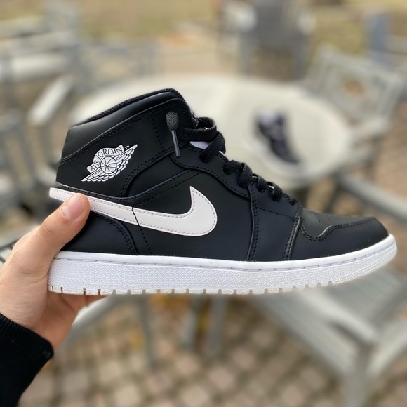 Air Jordan 1 black and white mens size 8.5 - Picture 2 of 9